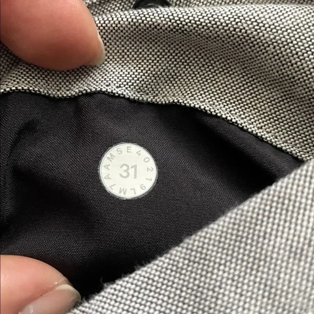 Lululemon Light Gray Knit Chino Shorts Men’s Sz 31